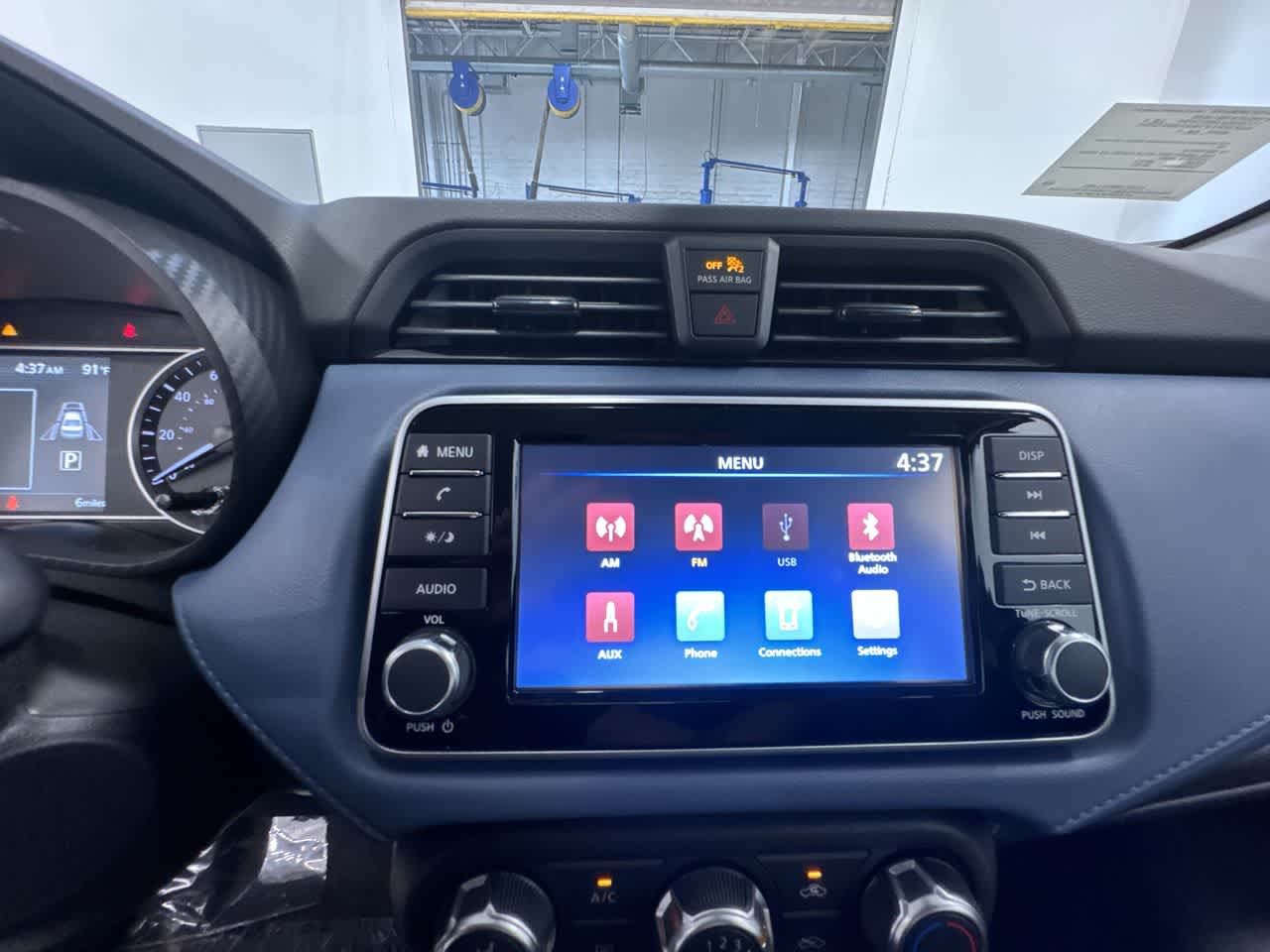 2025 Nissan Versa SV