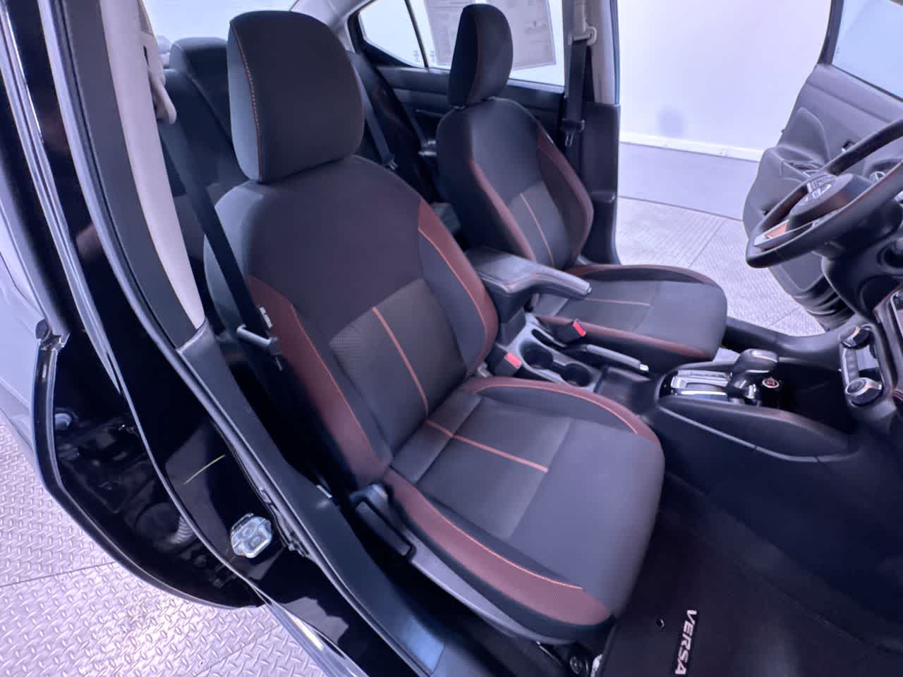 2022 Nissan Versa SR