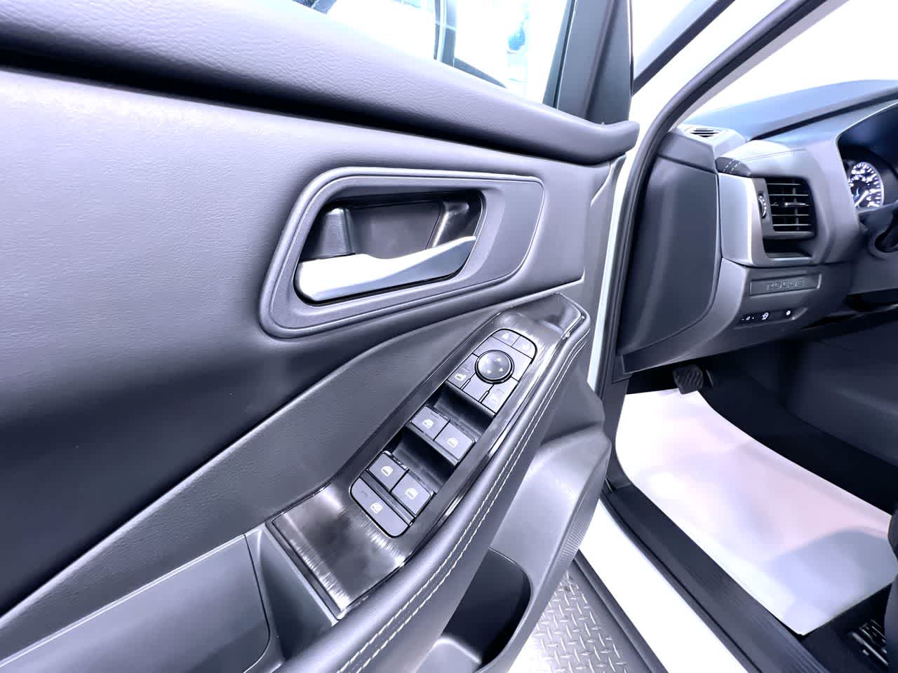 2027 Nissan Rogue Base