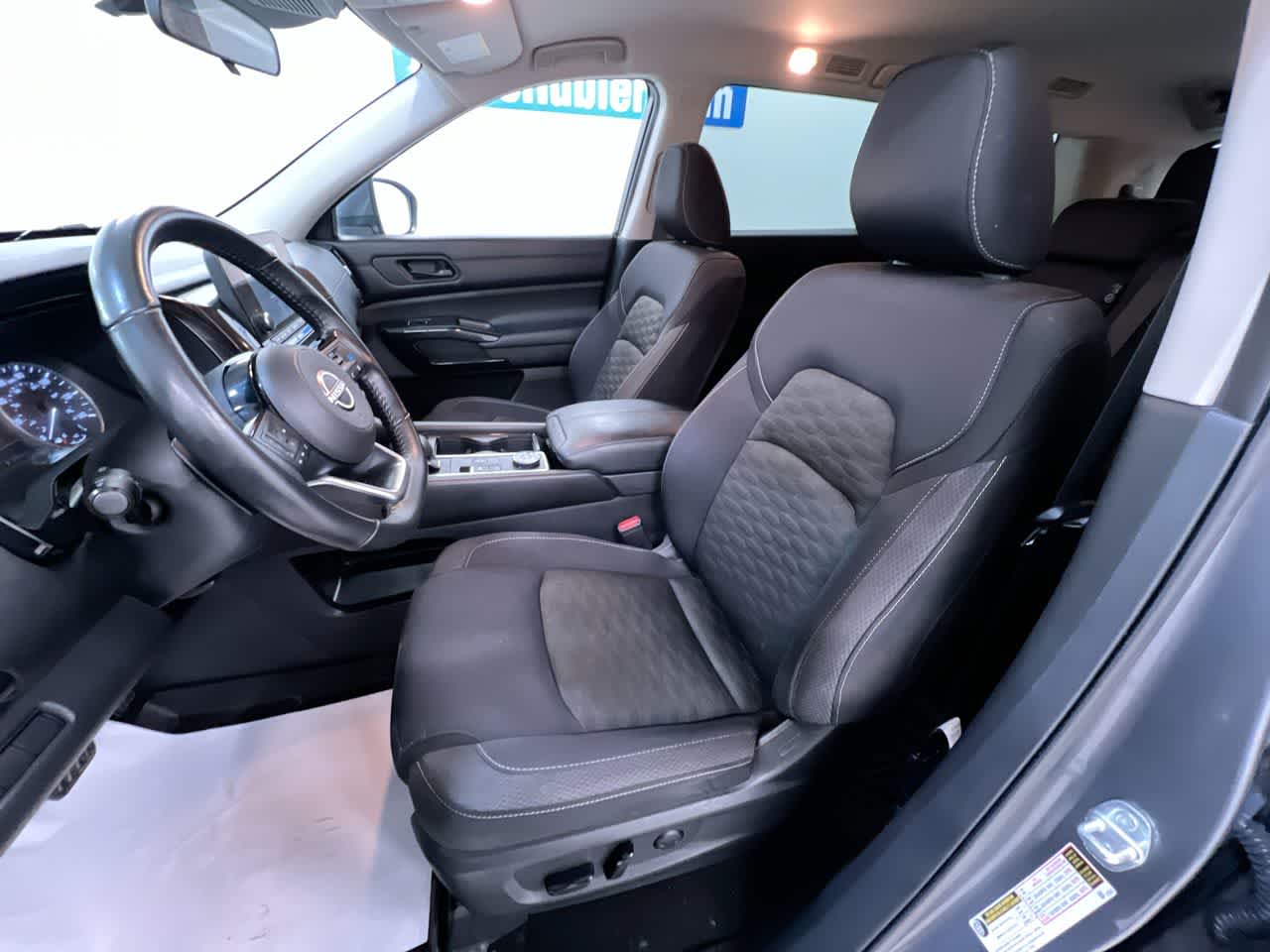2023 Nissan Pathfinder SV