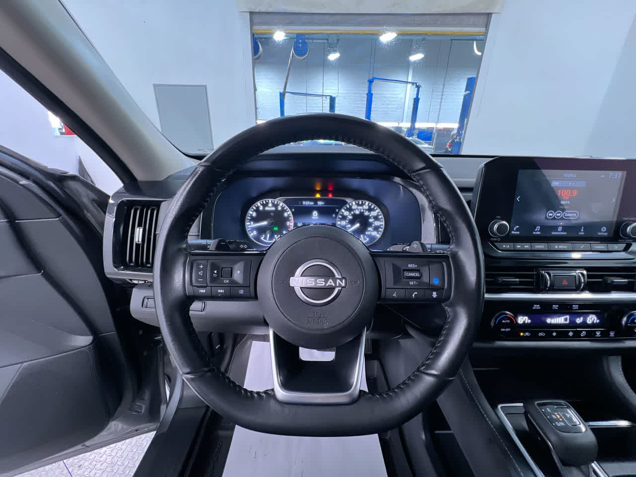 2023 Nissan Pathfinder SV