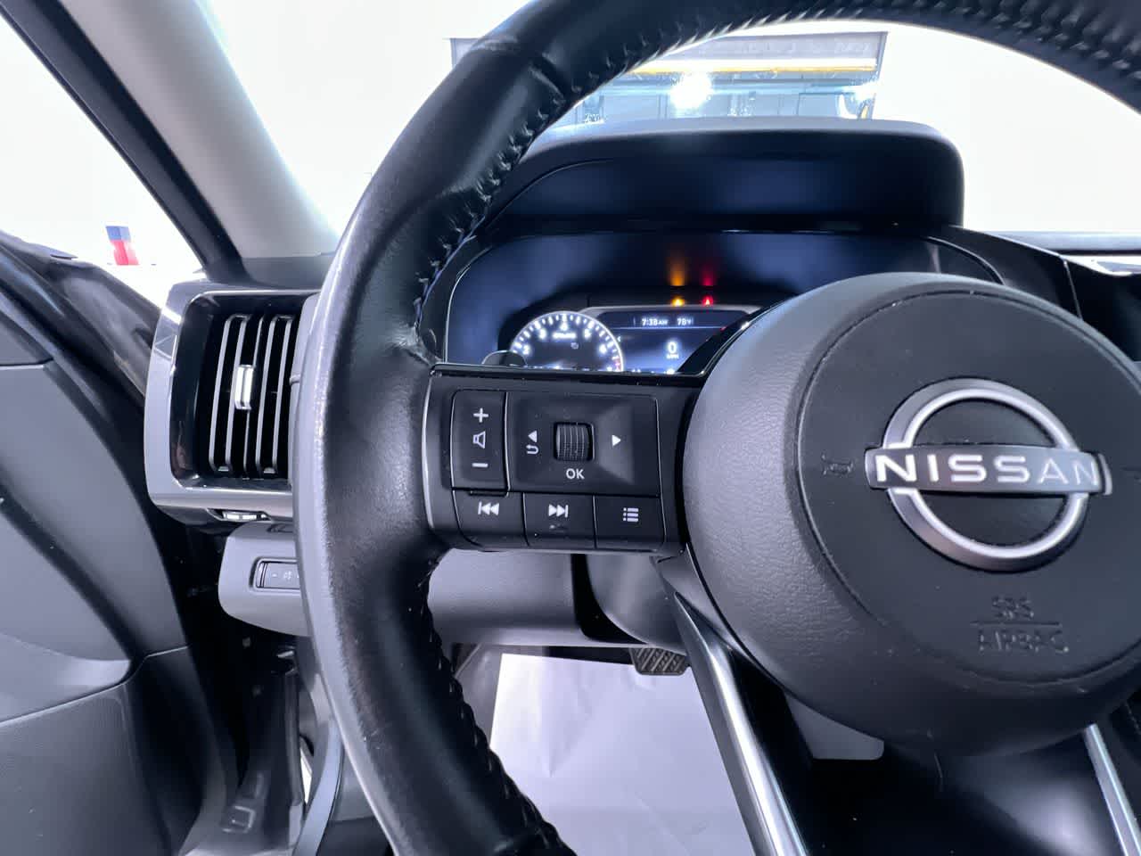 2023 Nissan Pathfinder SV