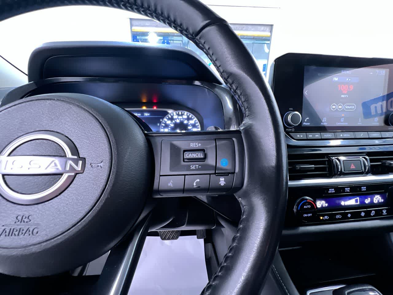 2023 Nissan Pathfinder SV