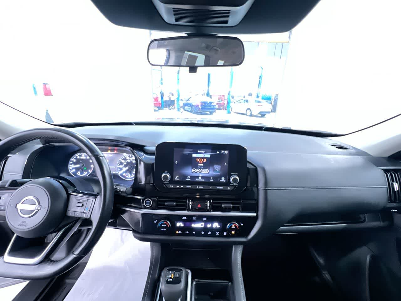 2023 Nissan Pathfinder SV