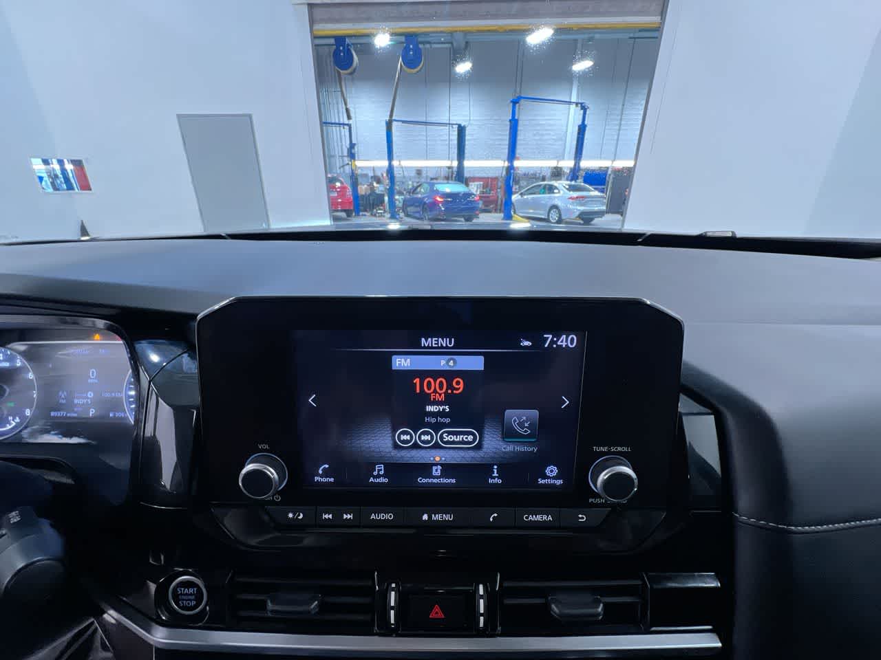 2023 Nissan Pathfinder SV
