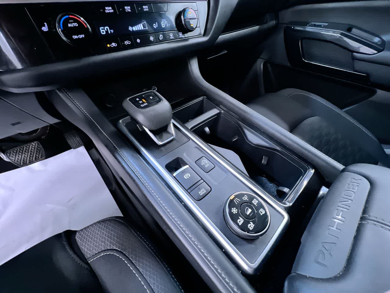 2023 Nissan Pathfinder SV