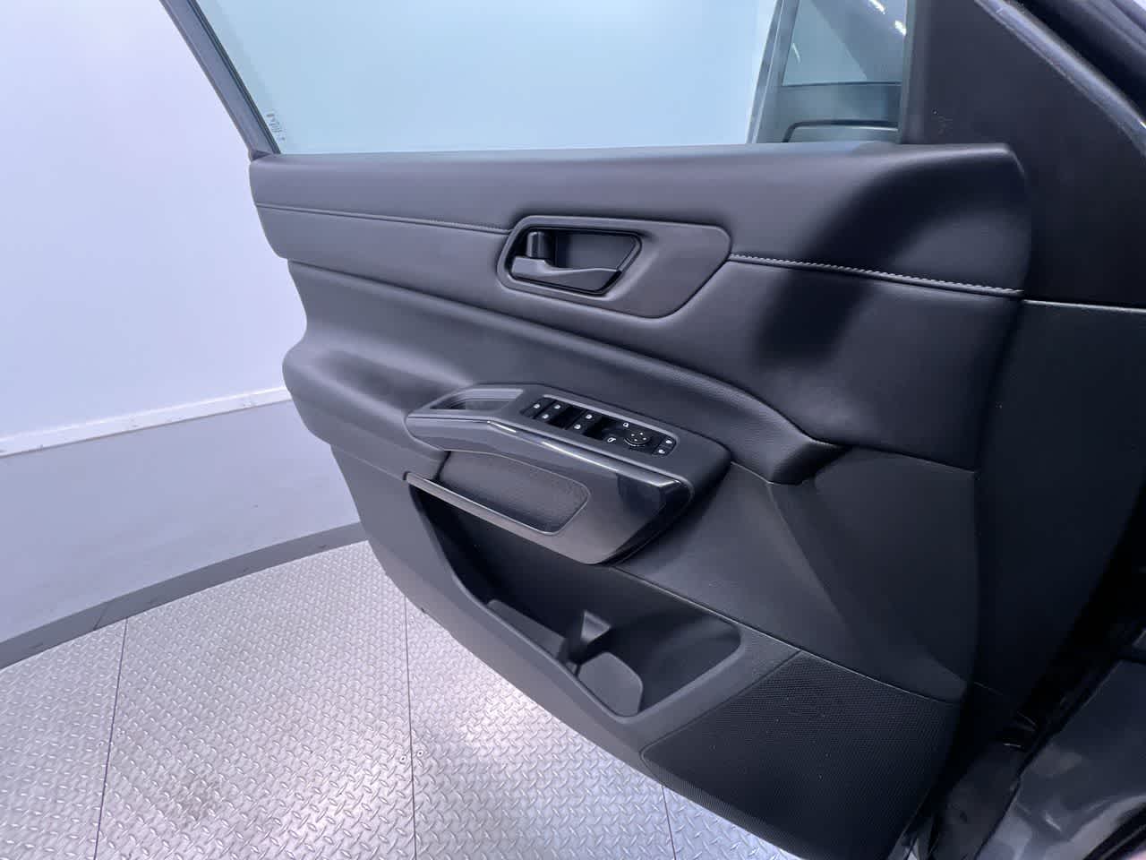 2023 Nissan Pathfinder SV
