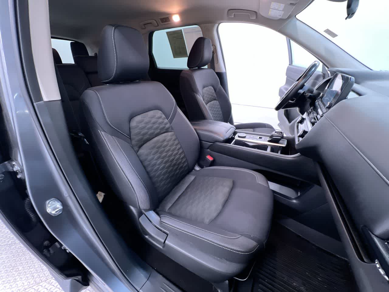 2023 Nissan Pathfinder SV