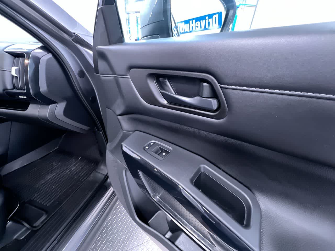 2023 Nissan Pathfinder SV
