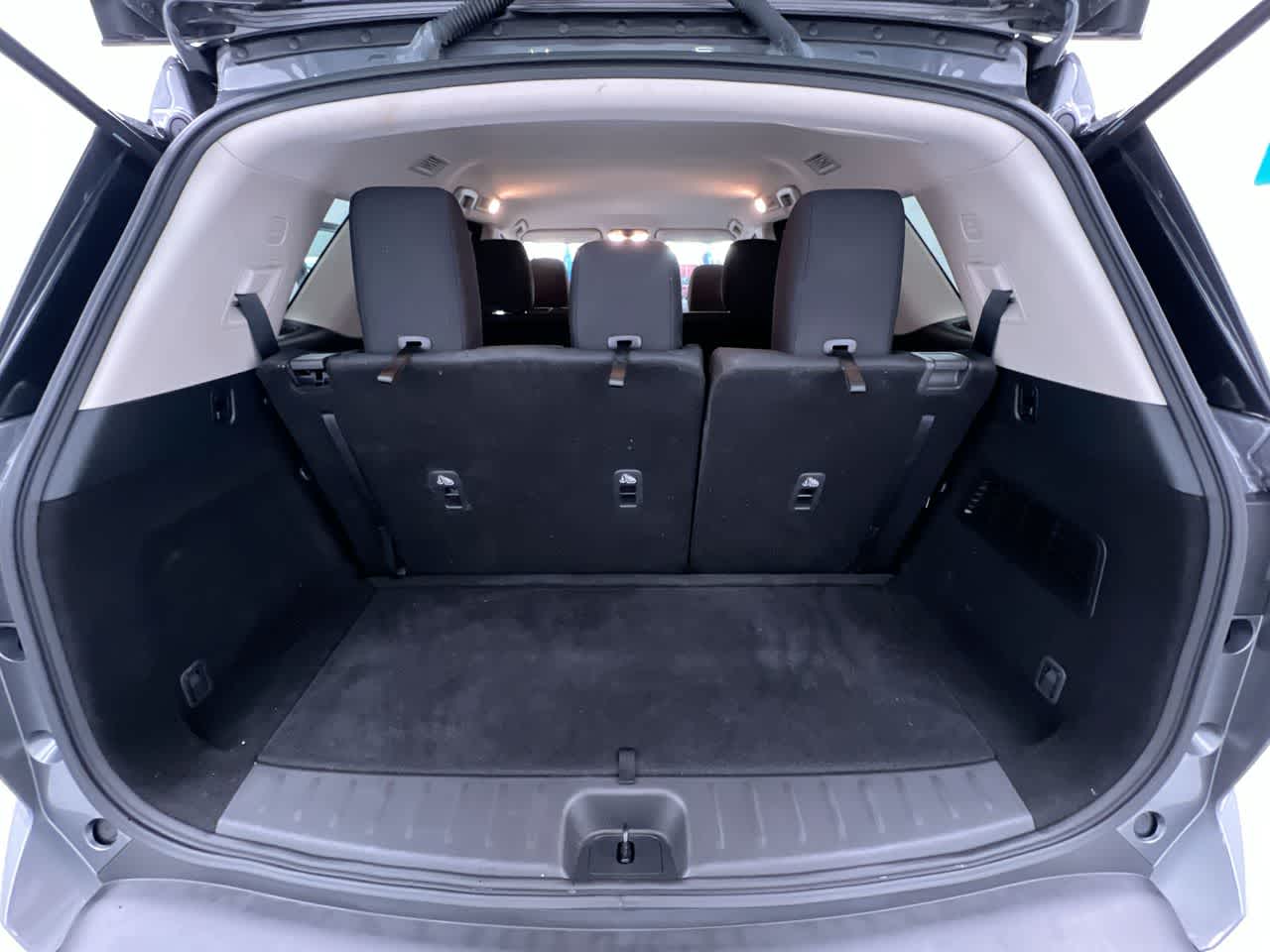 2023 Nissan Pathfinder SV