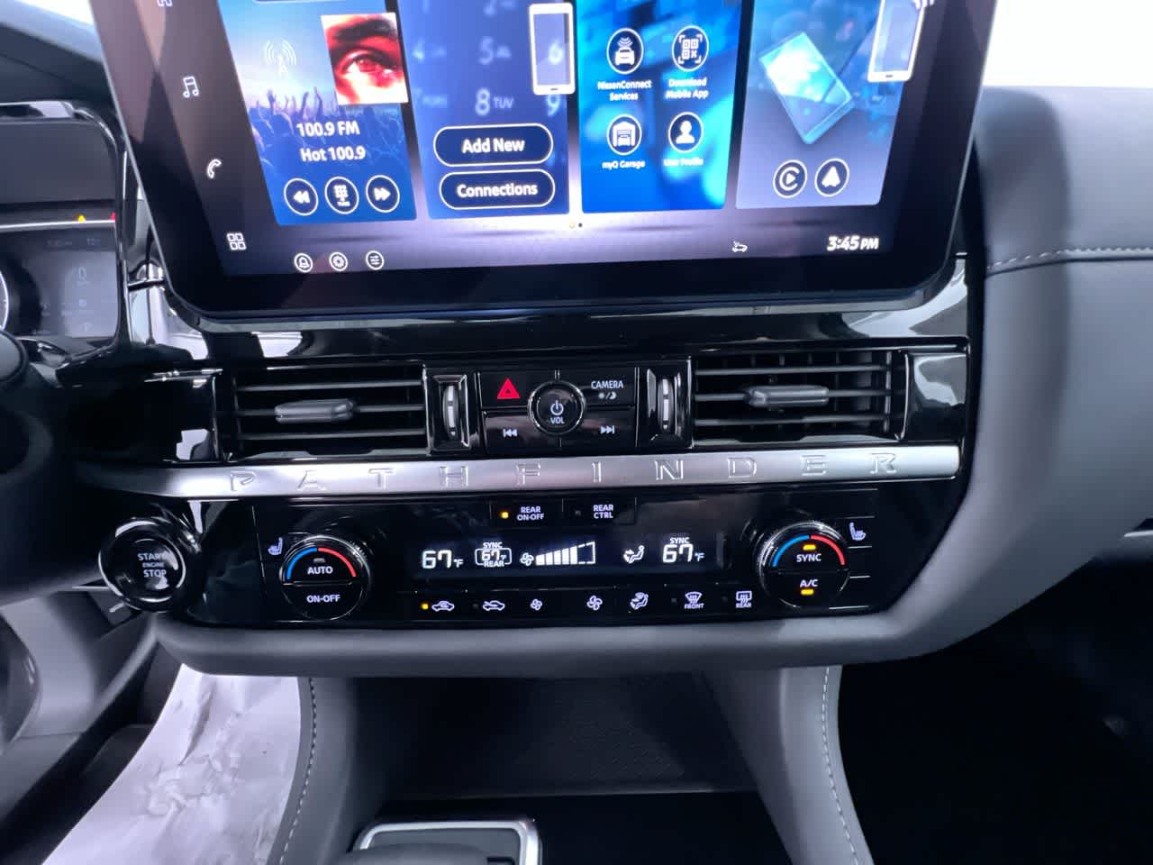 2026 Nissan Pathfinder SV