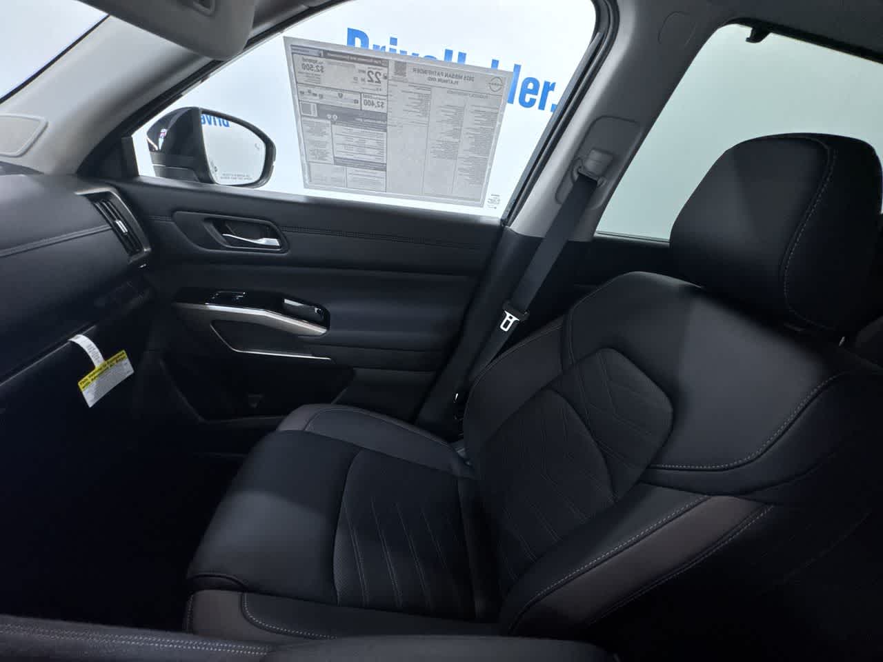 2025 Nissan Pathfinder Platinum