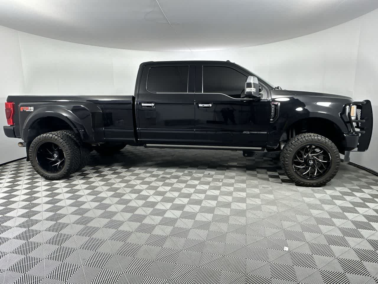 2022 Ford Super Duty F-350 DRW Platinum