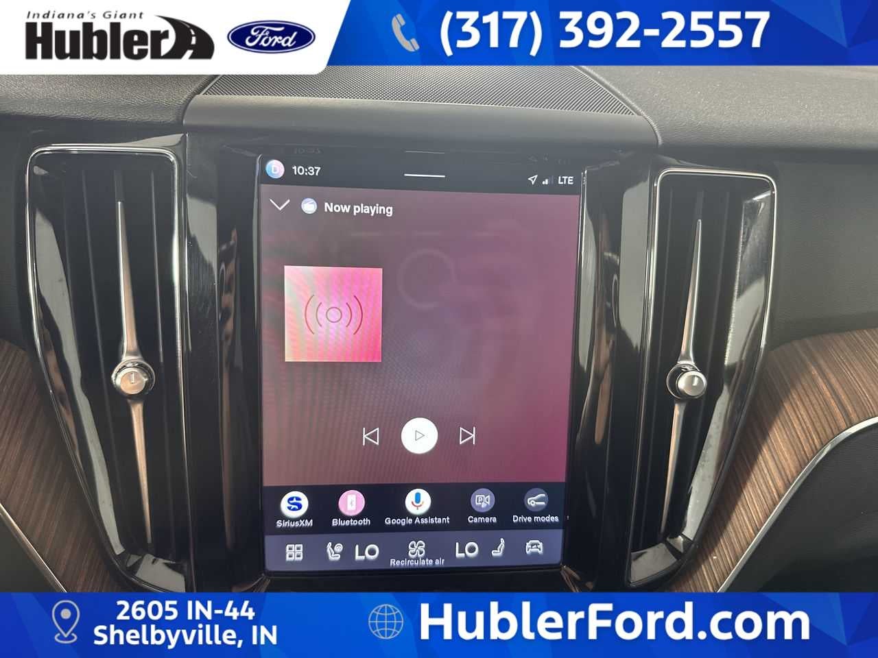 2024 Volvo XC60 Plus Dark Theme