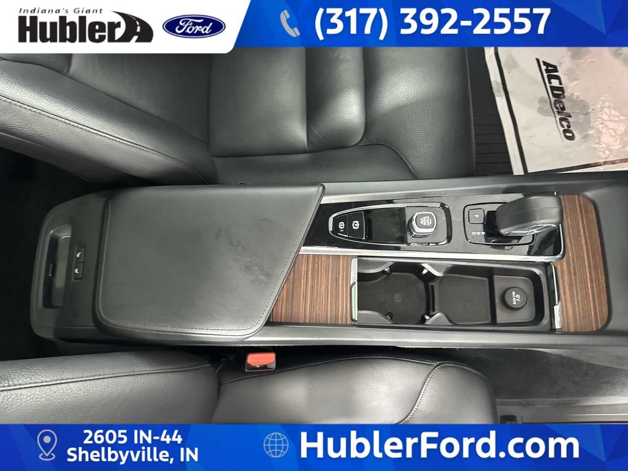 2024 Volvo XC60 Plus Dark Theme